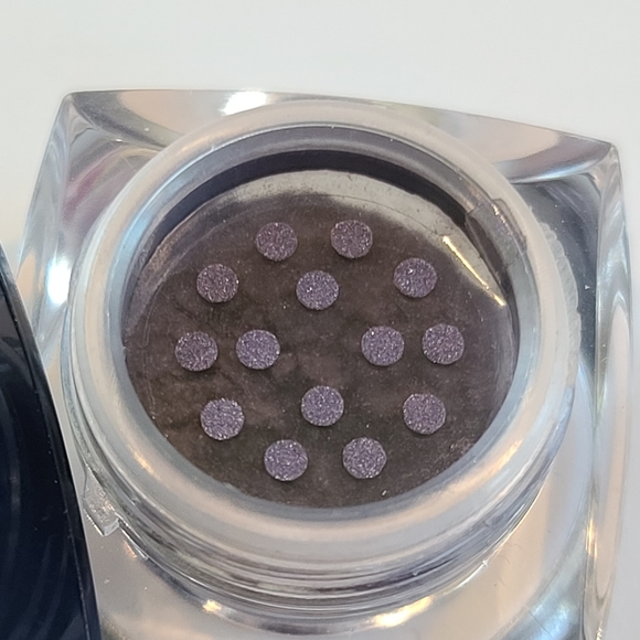 Furless Loose Eyeshadow Pigment in Sneaky - Picture 4 of 9
